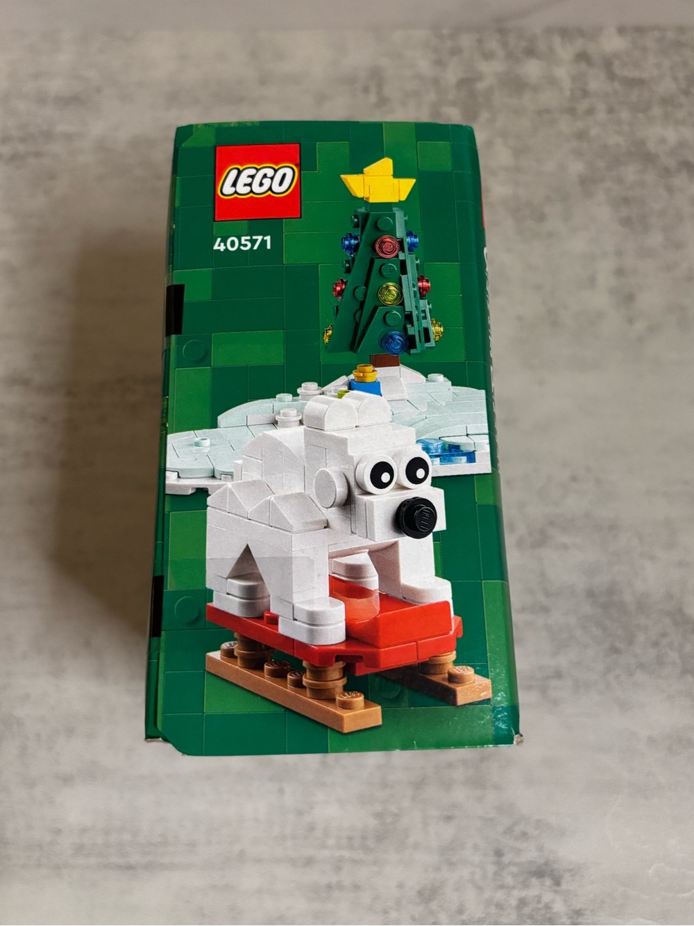 Lego Wintertime Polar Bears Set (#40571) - Picture 3 of 7